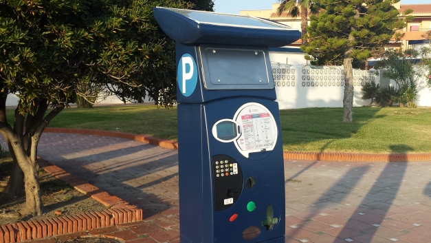 Parkímetro en el paseo marítimo de Salobreña.